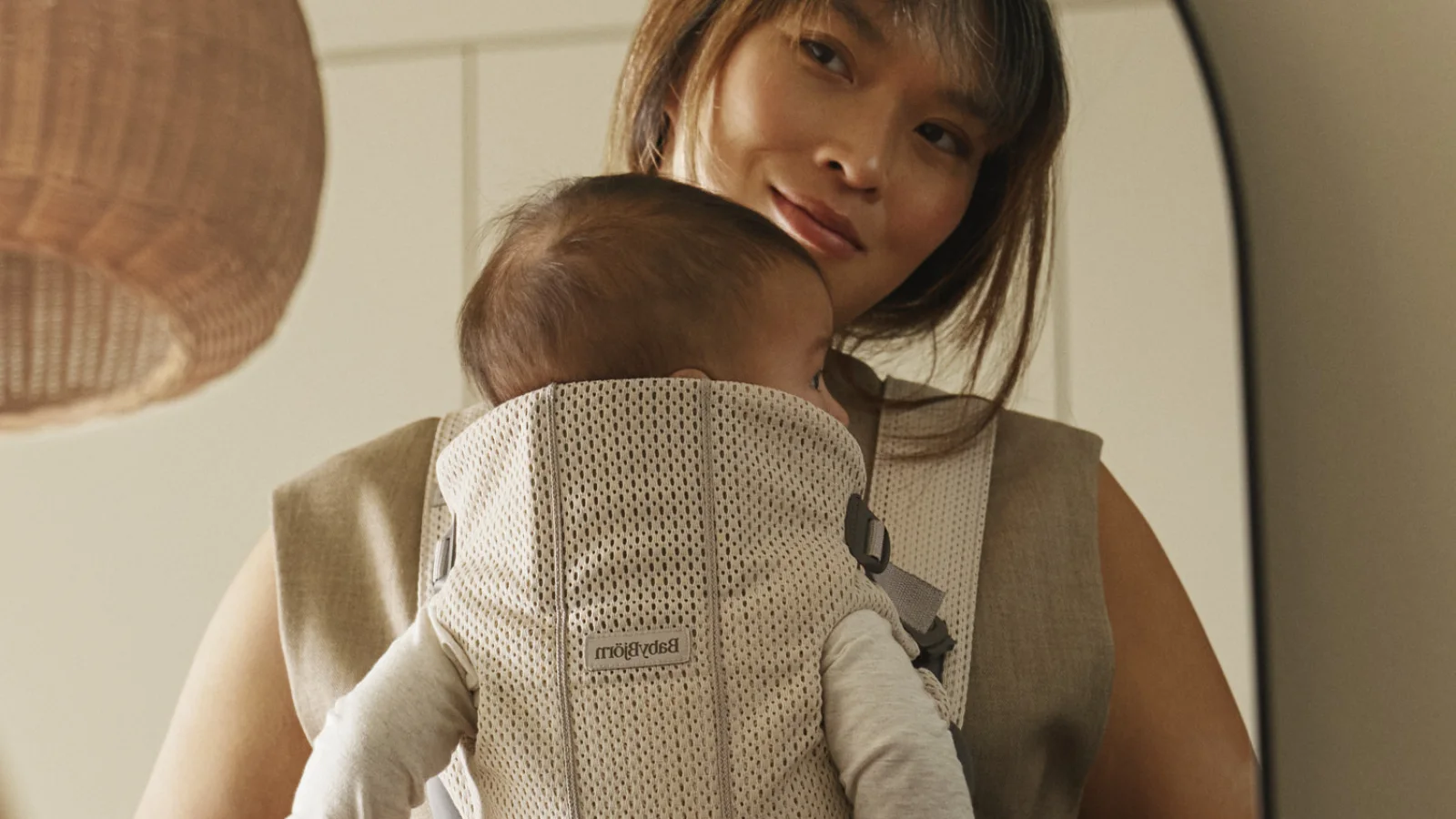 Porte-bébé compact pour les premiers mois